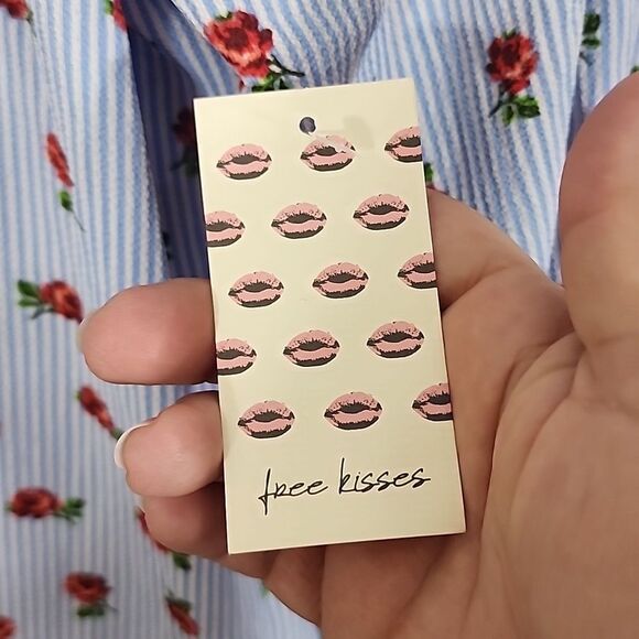 Free Kisses striped plus size 3/4 sleeves red rose print blouse size 2X NWT - Picture 2 of 8